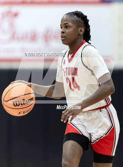 Thumbnail 1 in Peoria Notre Dame vs Alton (Illinois Classic) photogallery.