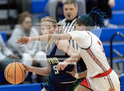 Thumbnail 3 in Peoria Notre Dame vs Alton (Illinois Classic) photogallery.