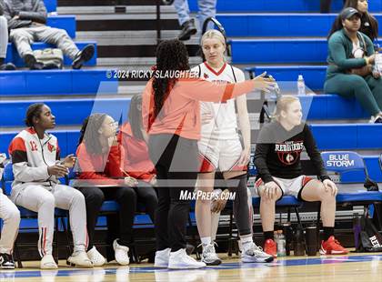 Thumbnail 2 in Peoria Notre Dame vs Alton (Illinois Classic) photogallery.
