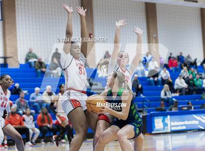 Thumbnail 2 in Peoria Notre Dame vs Alton (Illinois Classic) photogallery.