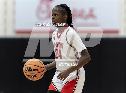 Thumbnail 2 in Peoria Notre Dame vs Alton (Illinois Classic) photogallery.
