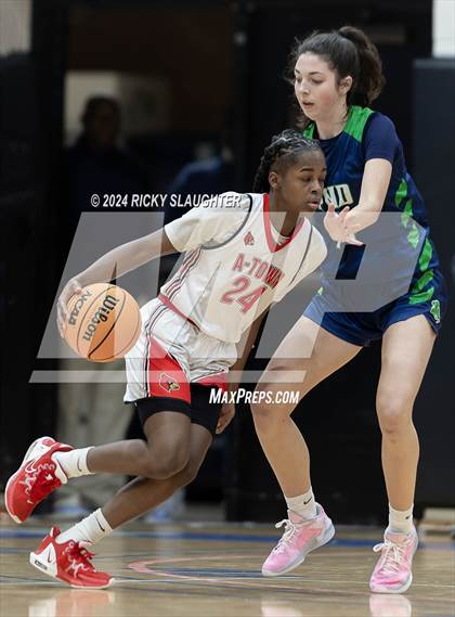Thumbnail 1 in Peoria Notre Dame vs Alton (Illinois Classic) photogallery.
