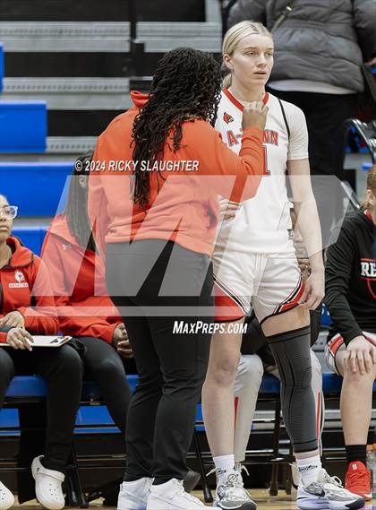 Thumbnail 3 in Peoria Notre Dame vs Alton (Illinois Classic) photogallery.