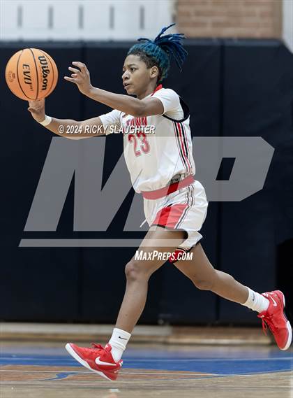 Thumbnail 2 in Peoria Notre Dame vs Alton (Illinois Classic) photogallery.