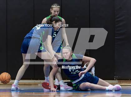 Thumbnail 3 in Peoria Notre Dame vs Alton (Illinois Classic) photogallery.