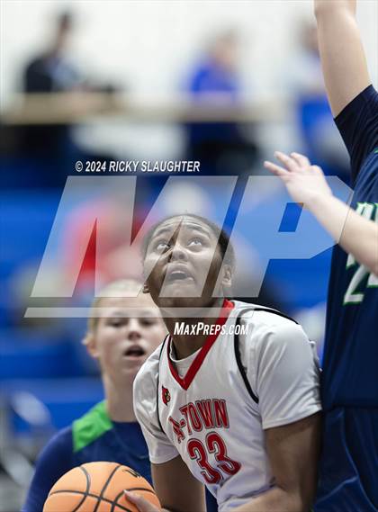 Thumbnail 1 in Peoria Notre Dame vs Alton (Illinois Classic) photogallery.