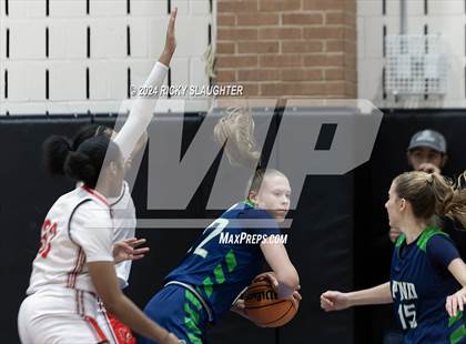 Thumbnail 3 in Peoria Notre Dame vs Alton (Illinois Classic) photogallery.