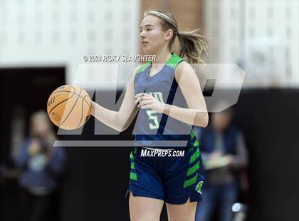 Thumbnail 2 in Peoria Notre Dame vs Alton (Illinois Classic) photogallery.
