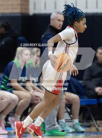 Thumbnail 3 in Peoria Notre Dame vs Alton (Illinois Classic) photogallery.