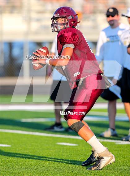 Thumbnail 3 in Henrietta vs. Whitesboro (Scrimmage) photogallery.
