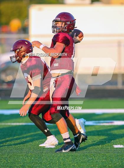 Thumbnail 3 in Henrietta vs. Whitesboro (Scrimmage) photogallery.