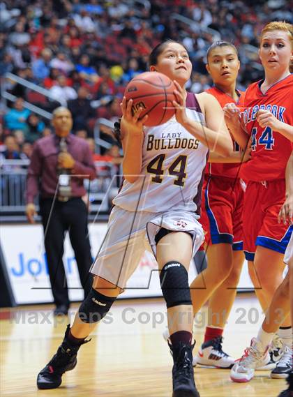 Thumbnail 2 in Holbrook vs. Winslow (AIA D3 Semifinals) photogallery.
