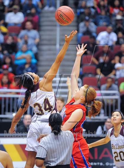 Thumbnail 1 in Holbrook vs. Winslow (AIA D3 Semifinals) photogallery.