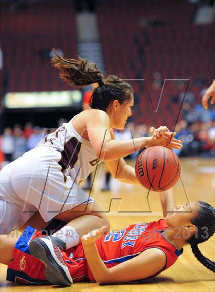 Thumbnail 1 in Holbrook vs. Winslow (AIA D3 Semifinals) photogallery.