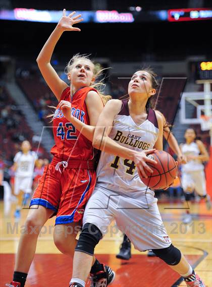 Thumbnail 2 in Holbrook vs. Winslow (AIA D3 Semifinals) photogallery.