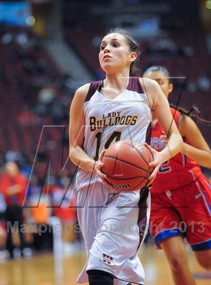 Thumbnail 2 in Holbrook vs. Winslow (AIA D3 Semifinals) photogallery.