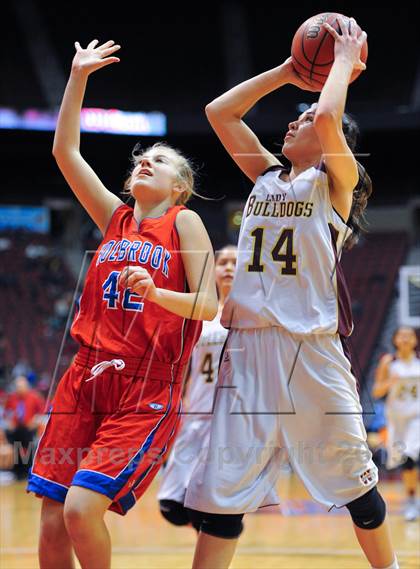 Thumbnail 1 in Holbrook vs. Winslow (AIA D3 Semifinals) photogallery.