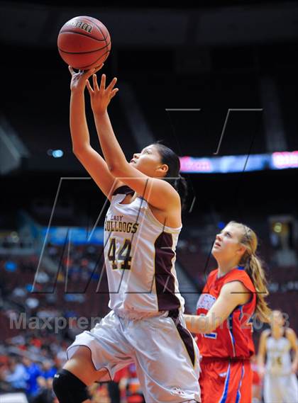 Thumbnail 2 in Holbrook vs. Winslow (AIA D3 Semifinals) photogallery.