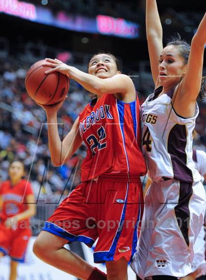 Thumbnail 2 in Holbrook vs. Winslow (AIA D3 Semifinals) photogallery.
