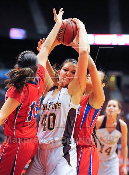 Thumbnail 2 in Holbrook vs. Winslow (AIA D3 Semifinals) photogallery.