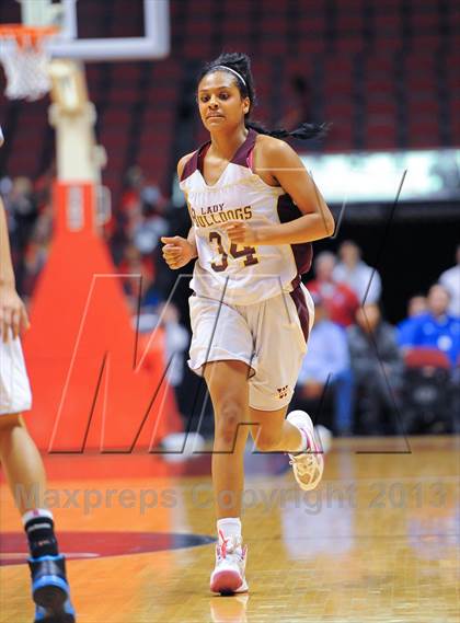 Thumbnail 2 in Holbrook vs. Winslow (AIA D3 Semifinals) photogallery.