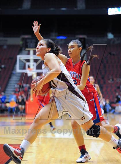 Thumbnail 2 in Holbrook vs. Winslow (AIA D3 Semifinals) photogallery.