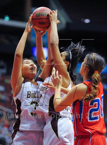 Thumbnail 2 in Holbrook vs. Winslow (AIA D3 Semifinals) photogallery.