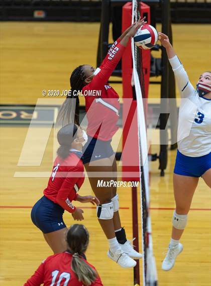 Thumbnail 1 in MacArthur [Douglas] vs SA Roosevelt photogallery.