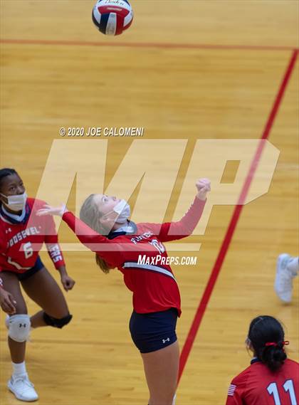 Thumbnail 3 in MacArthur [Douglas] vs SA Roosevelt photogallery.