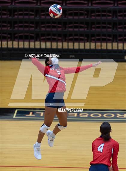 Thumbnail 1 in MacArthur [Douglas] vs SA Roosevelt photogallery.