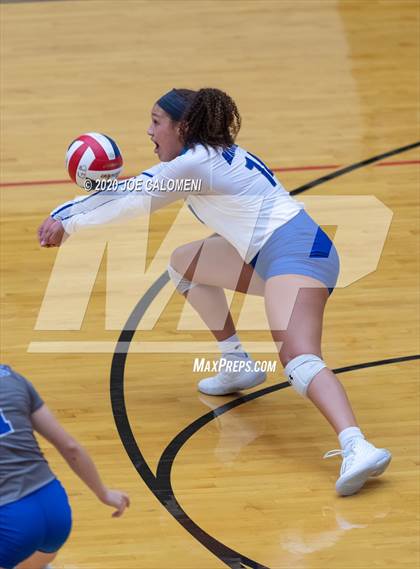 Thumbnail 1 in MacArthur [Douglas] vs SA Roosevelt photogallery.