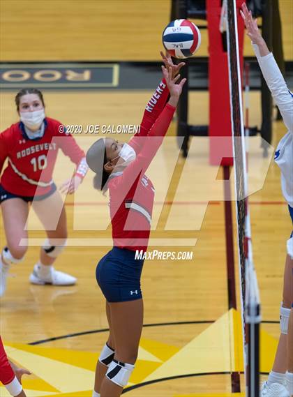 Thumbnail 1 in MacArthur [Douglas] vs SA Roosevelt photogallery.