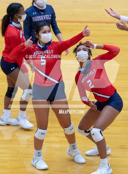Thumbnail 1 in MacArthur [Douglas] vs SA Roosevelt photogallery.