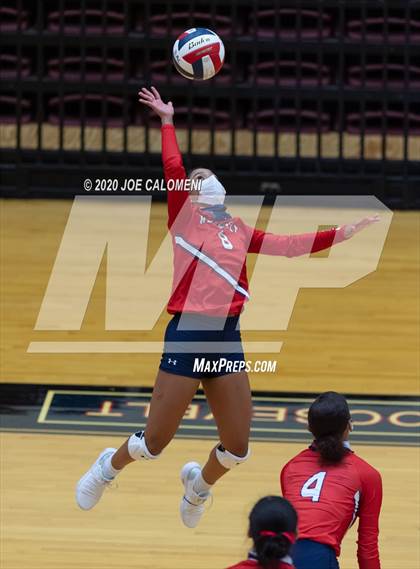 Thumbnail 1 in MacArthur [Douglas] vs SA Roosevelt photogallery.