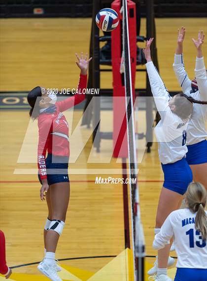 Thumbnail 2 in MacArthur [Douglas] vs SA Roosevelt photogallery.