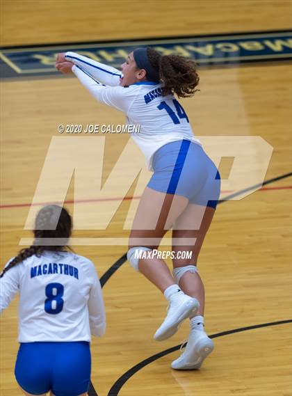 Thumbnail 3 in MacArthur [Douglas] vs SA Roosevelt photogallery.