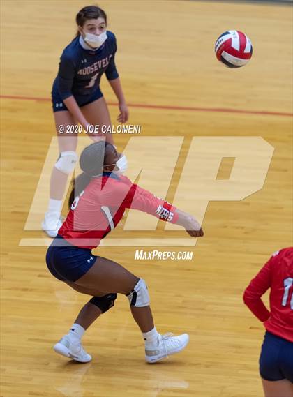 Thumbnail 3 in MacArthur [Douglas] vs SA Roosevelt photogallery.