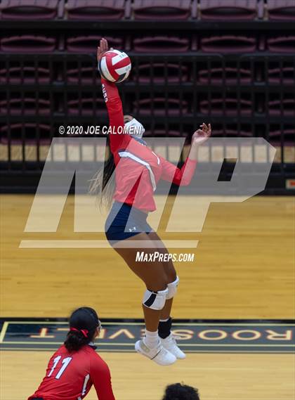 Thumbnail 1 in MacArthur [Douglas] vs SA Roosevelt photogallery.