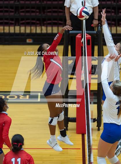 Thumbnail 2 in MacArthur [Douglas] vs SA Roosevelt photogallery.