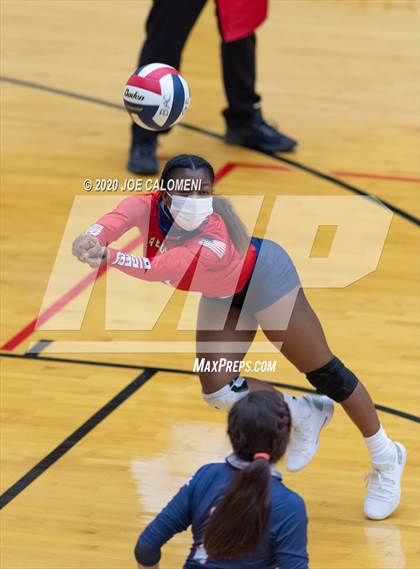 Thumbnail 2 in MacArthur [Douglas] vs SA Roosevelt photogallery.