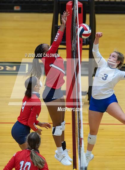 Thumbnail 2 in MacArthur [Douglas] vs SA Roosevelt photogallery.