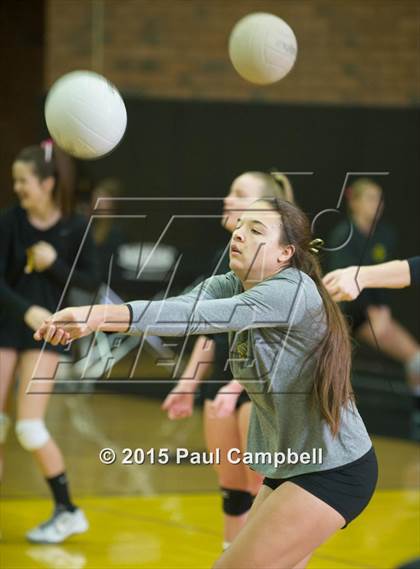 Thumbnail 2 in Gilbert vs Xavier (Gilbert Invitational) photogallery.