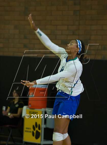 Thumbnail 2 in Gilbert vs Xavier (Gilbert Invitational) photogallery.