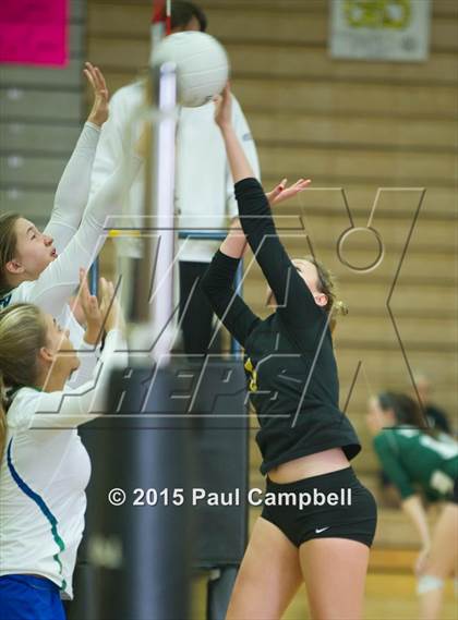 Thumbnail 3 in Gilbert vs Xavier (Gilbert Invitational) photogallery.