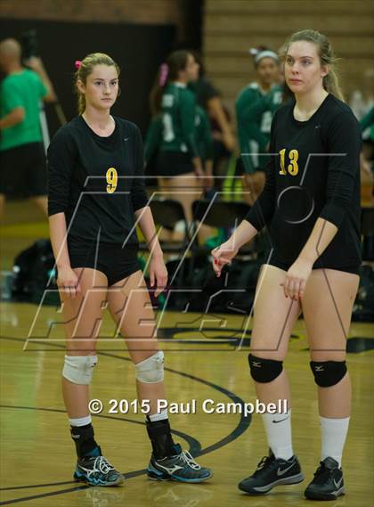 Thumbnail 3 in Gilbert vs Xavier (Gilbert Invitational) photogallery.