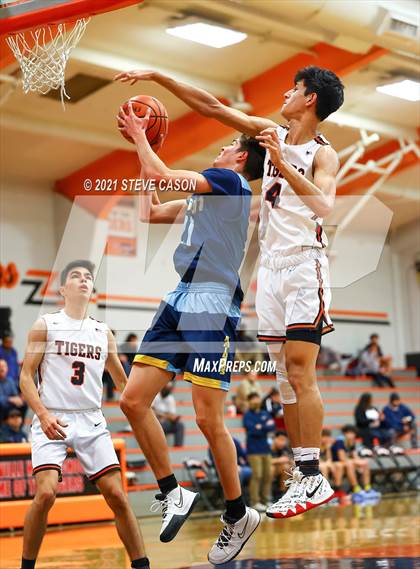 Thumbnail 3 in Roseville vs River City (Tiger Classic) photogallery.