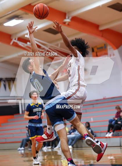 Thumbnail 3 in Roseville vs River City (Tiger Classic) photogallery.