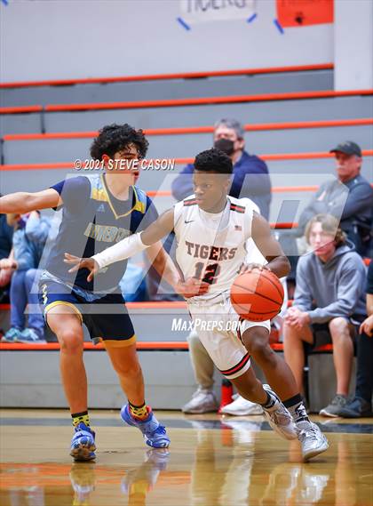 Thumbnail 3 in Roseville vs River City (Tiger Classic) photogallery.