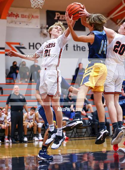 Thumbnail 2 in Roseville vs River City (Tiger Classic) photogallery.