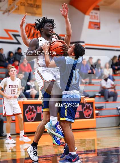 Thumbnail 1 in Roseville vs River City (Tiger Classic) photogallery.